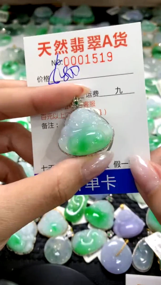 颈饰18K金镶嵌翡翠1111111111111111
