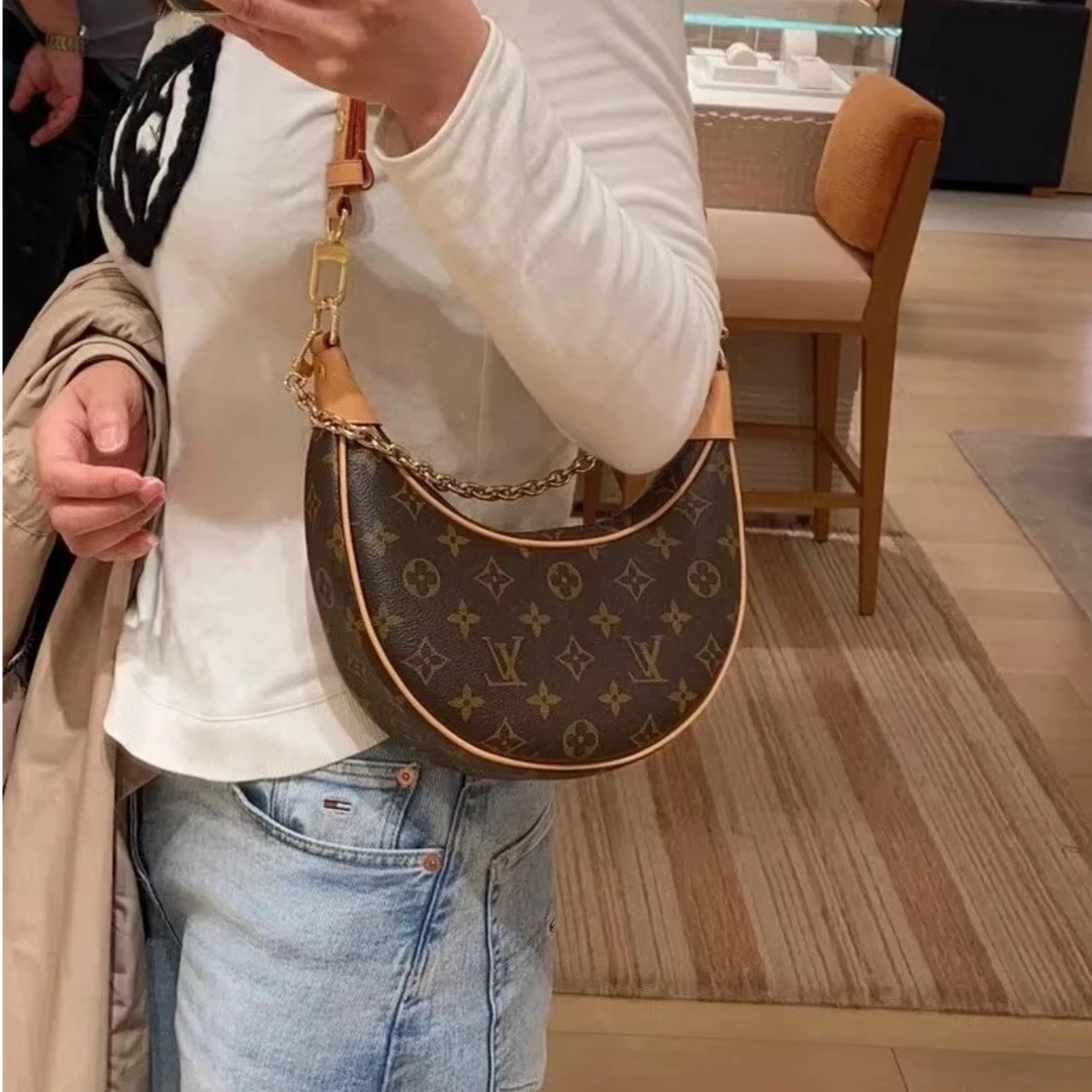 95新 LouisVuitton/路易威登 LV月亮包时尚百搭包/97新/AM5849