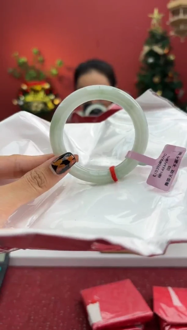 未镶嵌手镯（圆镯）翡翠翡翠手镯9