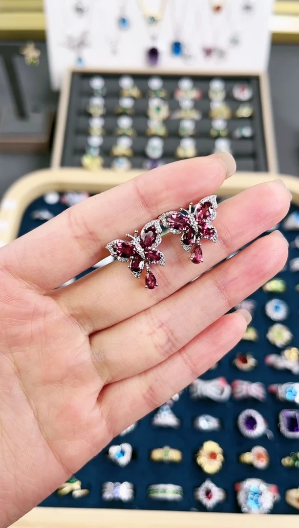 【闪购商品】石榴石耳饰银S925镶嵌r85