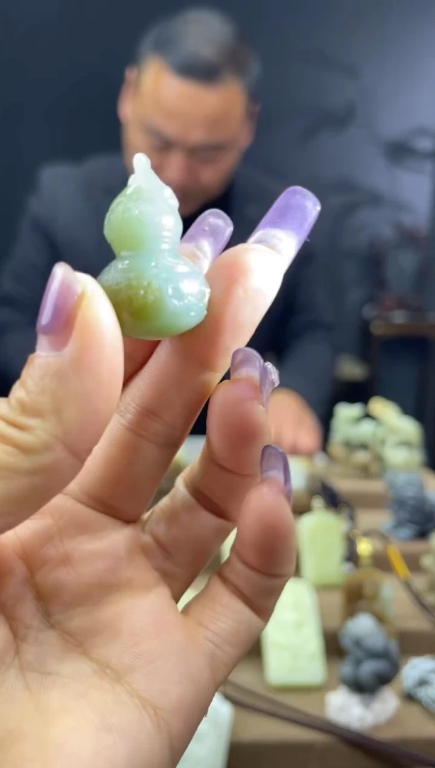 颈饰未镶嵌和田玉1