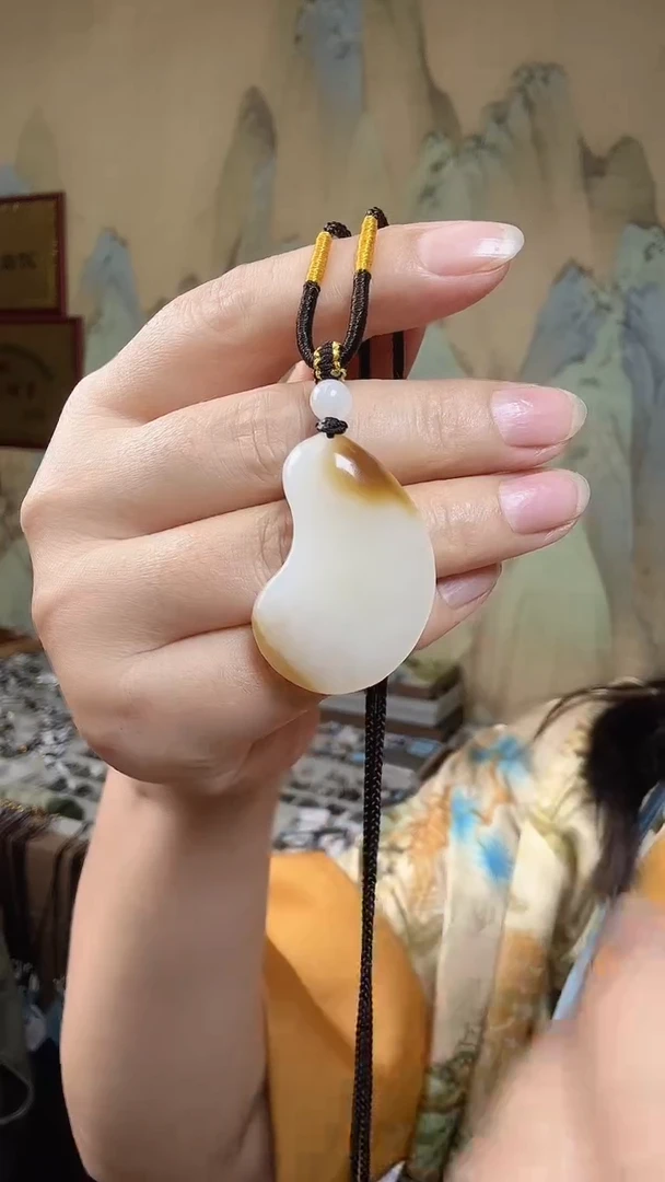 颈饰未镶嵌和田玉.