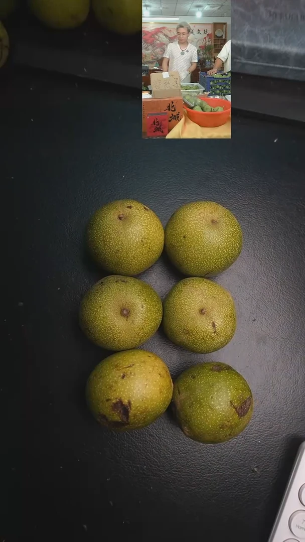 文玩核桃把件青皮白狮子4个盘山2个（售出不退不换）