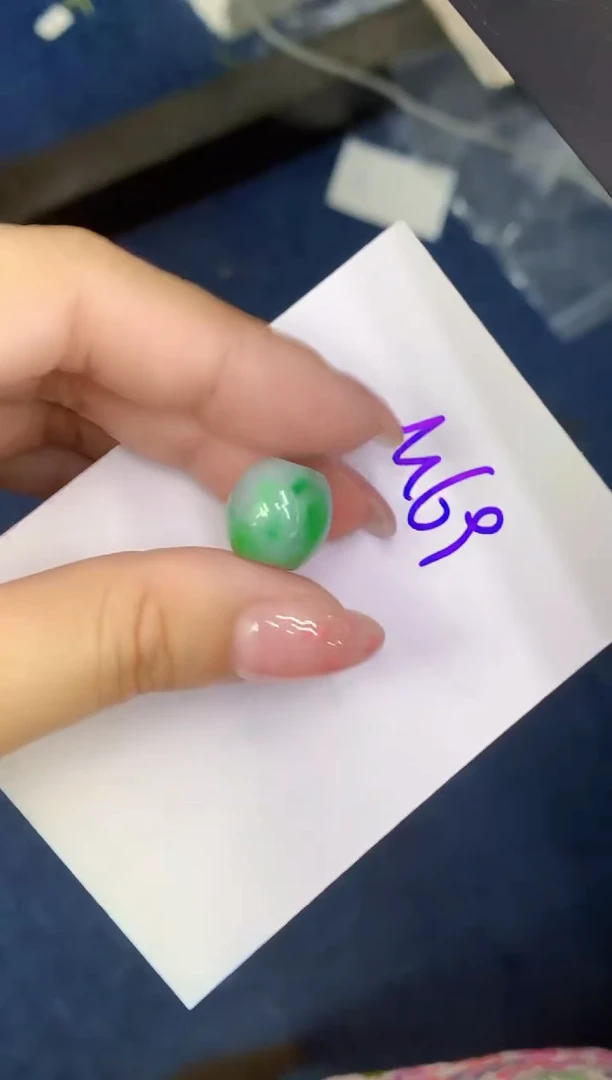 翡翠未镶嵌颈饰缅甸天然翡翠A货