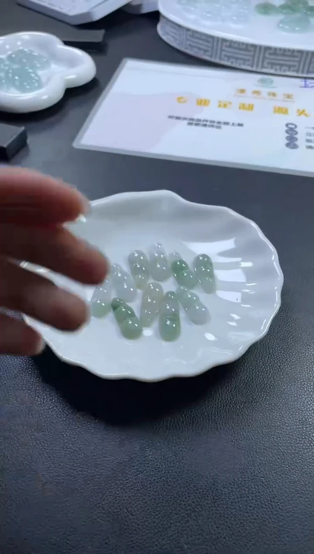 翡翠未镶嵌颈饰豆子多样性发一件