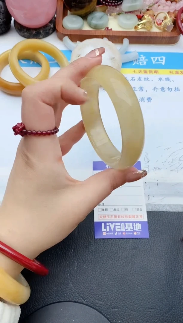 【闪购商品】石英质玉手镯未镶嵌238+63/64