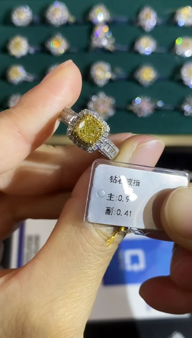 18K金镶嵌戒指钻石0374