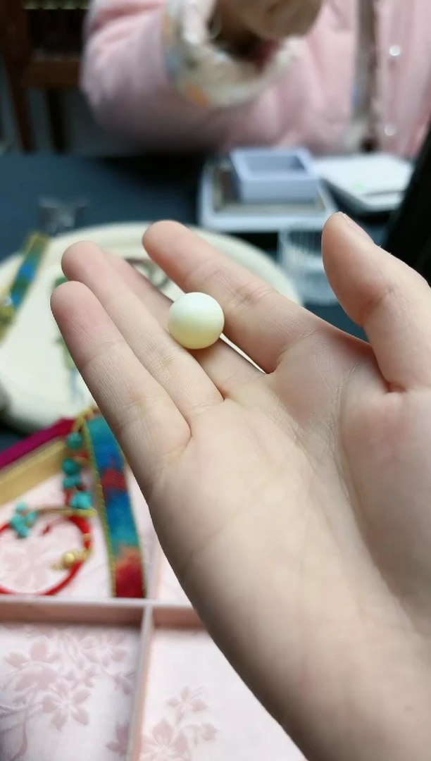 【闪购商品】琥珀裸石未镶嵌蜜蜡白蜡圆珠*1 SAF赠链