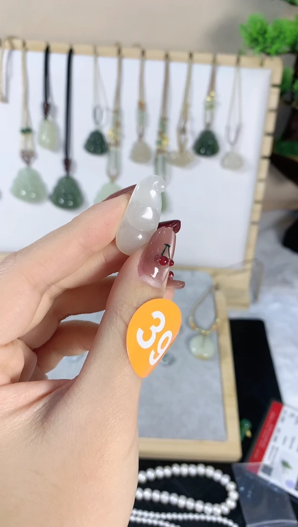 【闪购商品】和田玉颈饰未镶嵌豆子4