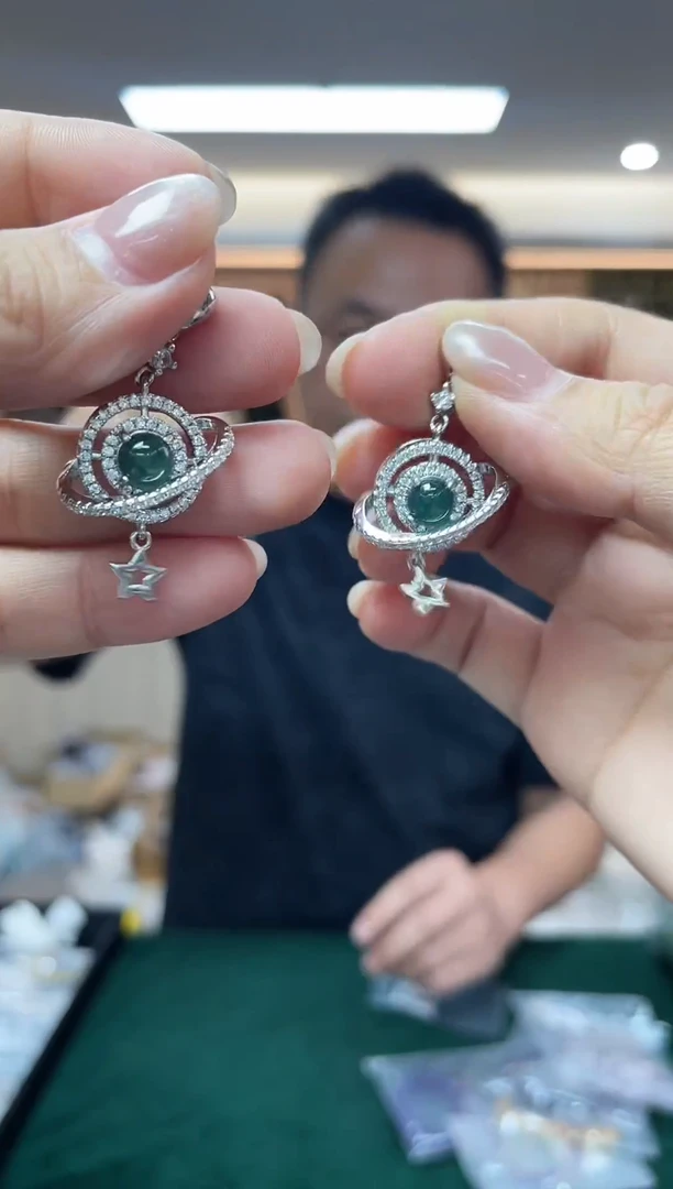 翡翠未镶嵌颈饰（多样性单个发货）