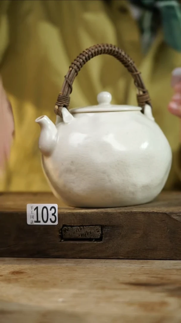 瓷片设计师手作！！！景德镇设计师系列！！！！问泉煮茶壶