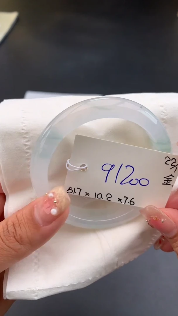 【闪购商品】翡翠手镯未镶嵌下单联系客服核对地址哦