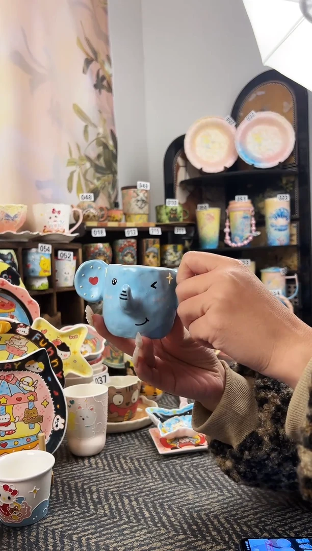 景德镇设计款手绘杯杯