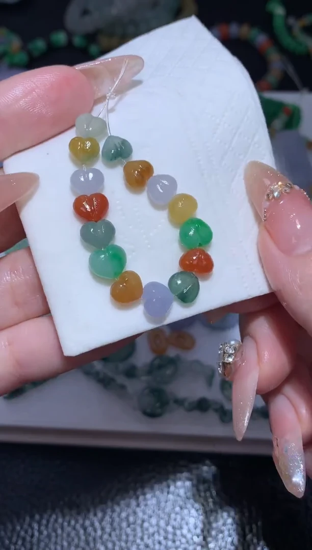 未镶嵌定制翡翠爱心