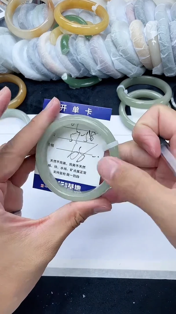 石英质玉手镯未镶嵌64