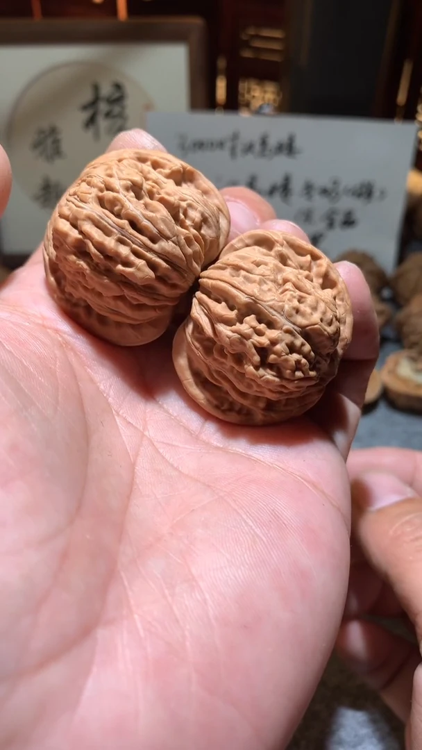文玩核桃把件【核缘雅趣】40左右汉高楼，同尺寸随机发
