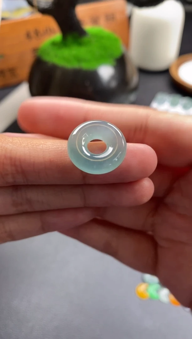 颈饰未镶嵌翡翠冰种甜甜圈