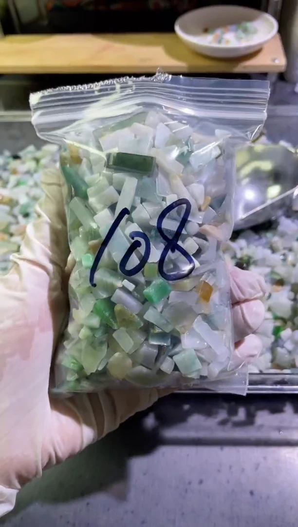 【闪购商品】翡翠颈饰未镶嵌天然翡翠迷你号500克108