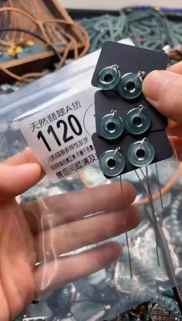 翡翠未镶嵌颈饰多样性发其一1120
