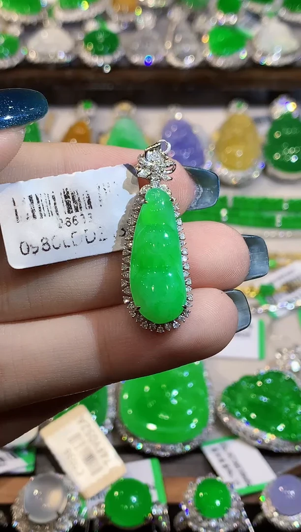 吊坠(不含链)18K金镶嵌翡翠SF多样性发其一