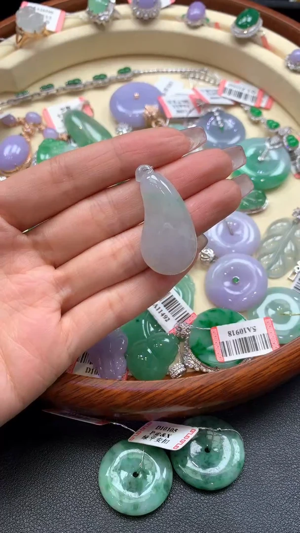 【闪购商品】翡翠吊坠(不含链)未镶嵌天然缅甸A货有棉正常没运费险