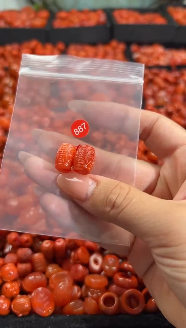 南红玛瑙未镶嵌颈饰1