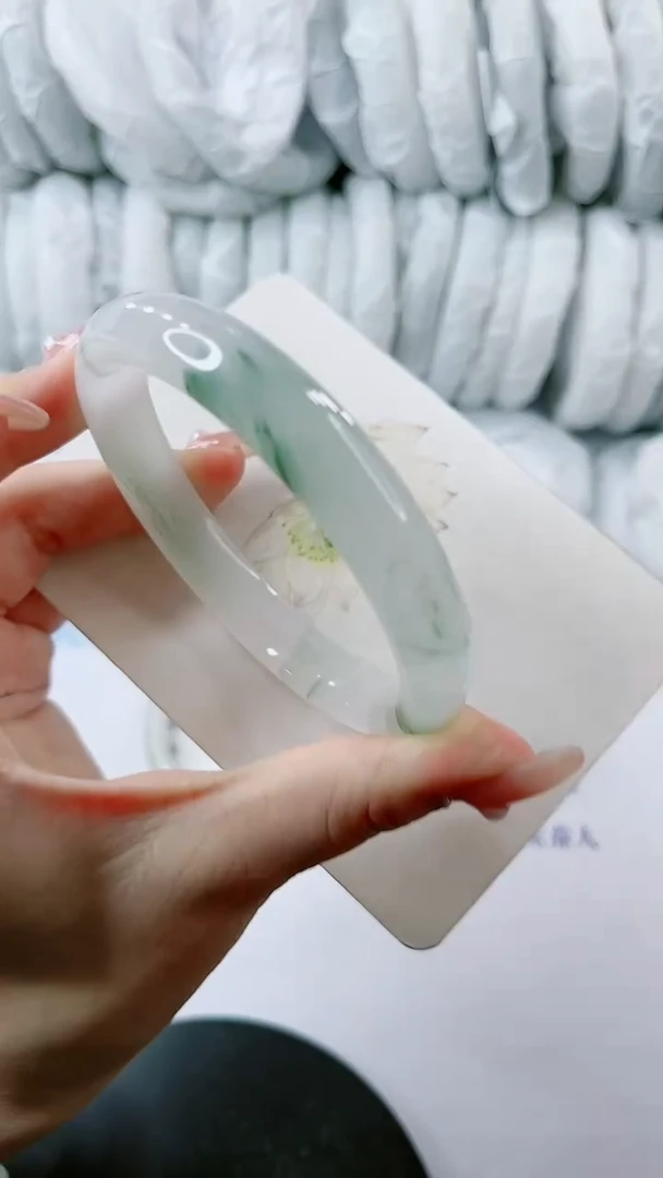 【闪购商品】石英质玉手镯未镶嵌0666065861-62多样性发货