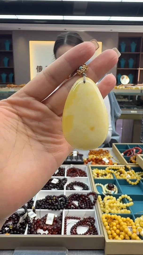 琥珀颈饰未镶嵌145秒拍号 假一罚三