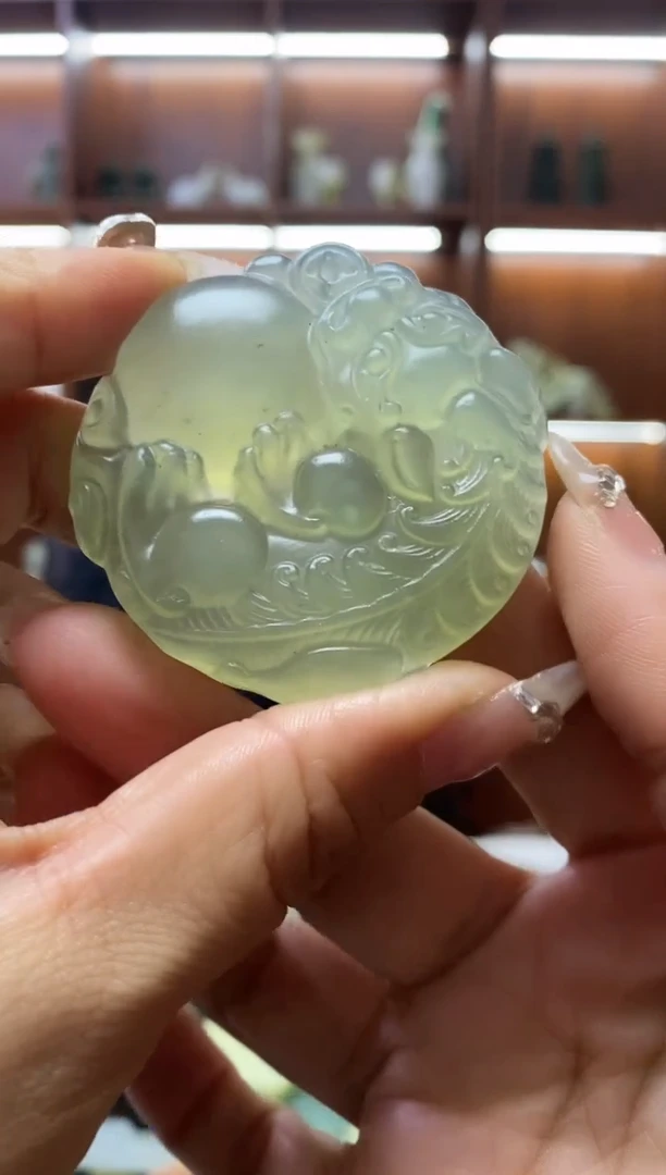 未镶嵌蛇纹石玉吊坠