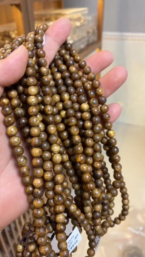 沉香手串 海南莺歌绿圆珠长串0.8多样性发其一