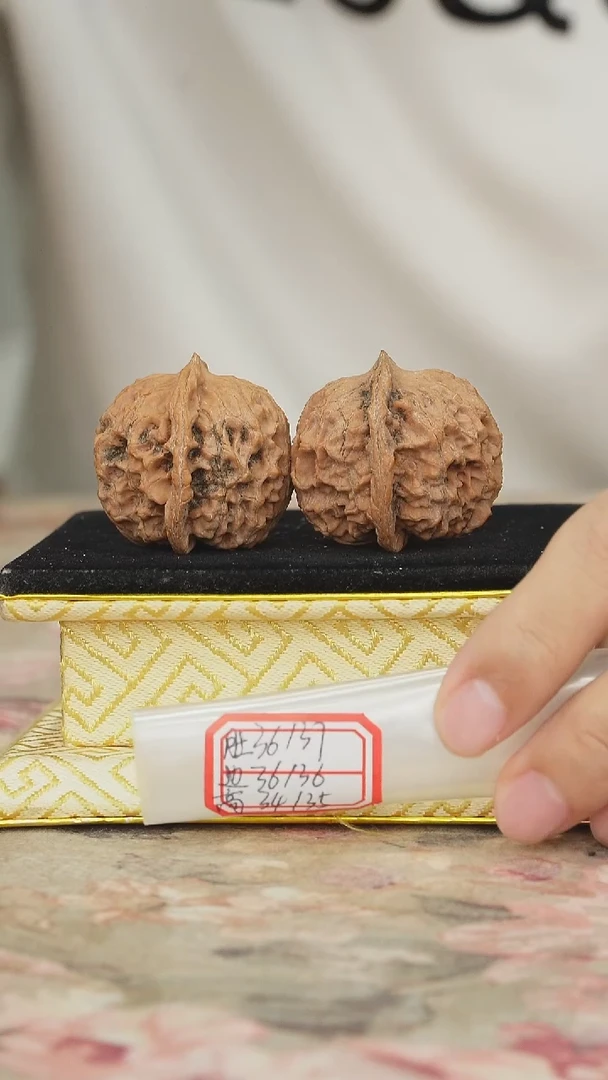 文玩核桃把件非嫁接元宝