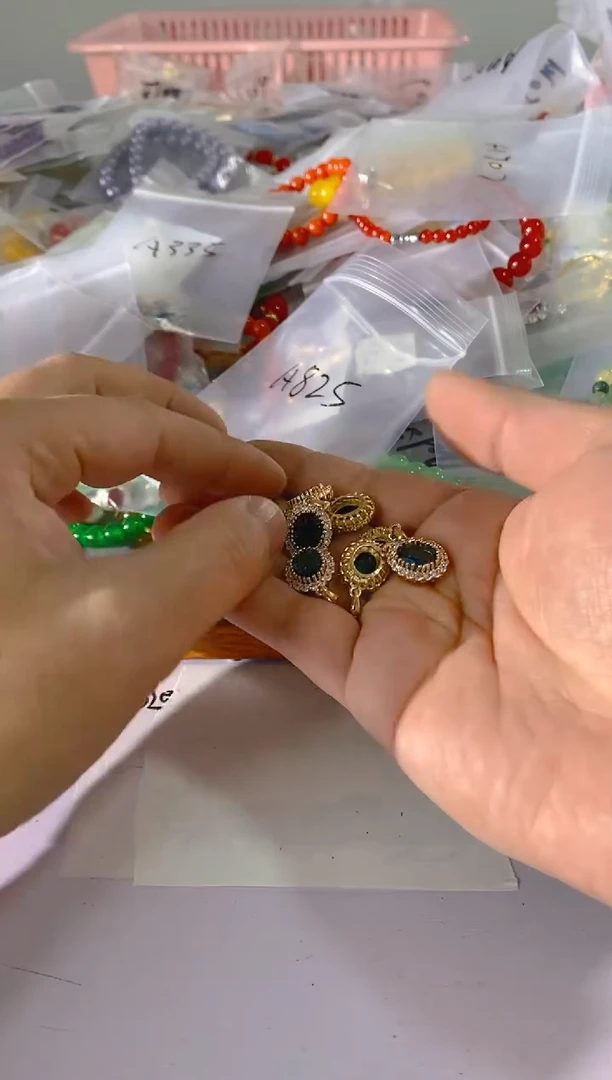 【闪购商品】水晶颈饰银S925镶嵌825红宝，蓝宝，多样性发一件赠链