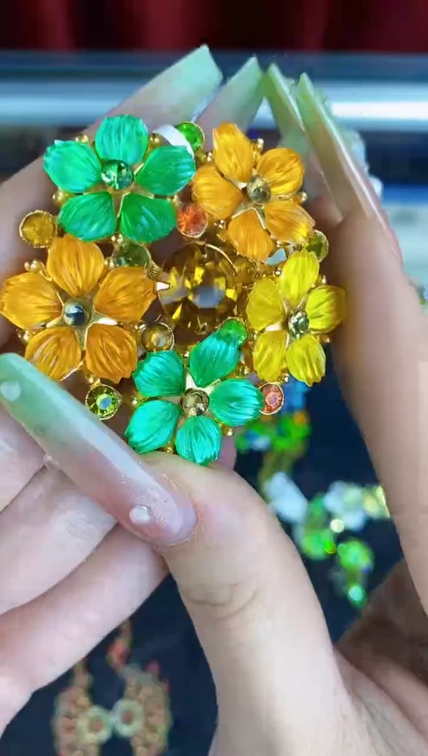 瓷片楚楚中古珠宝甄选不退换