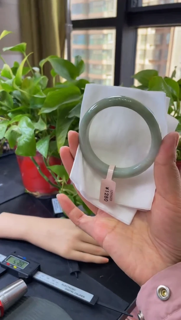 【闪购商品】翡翠手镯未镶嵌圈口60.2手镯53