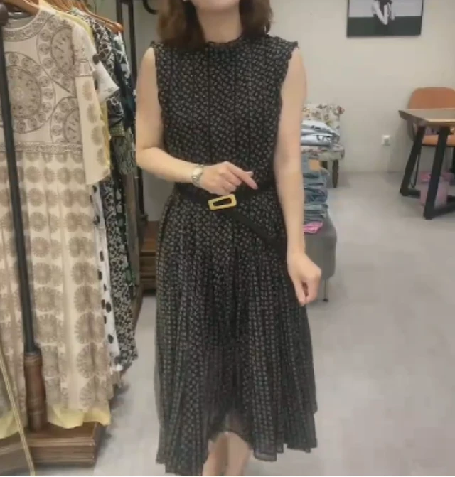 2025夏季新款网红同款洋气韩版爆款时尚连衣裙美丽soo2