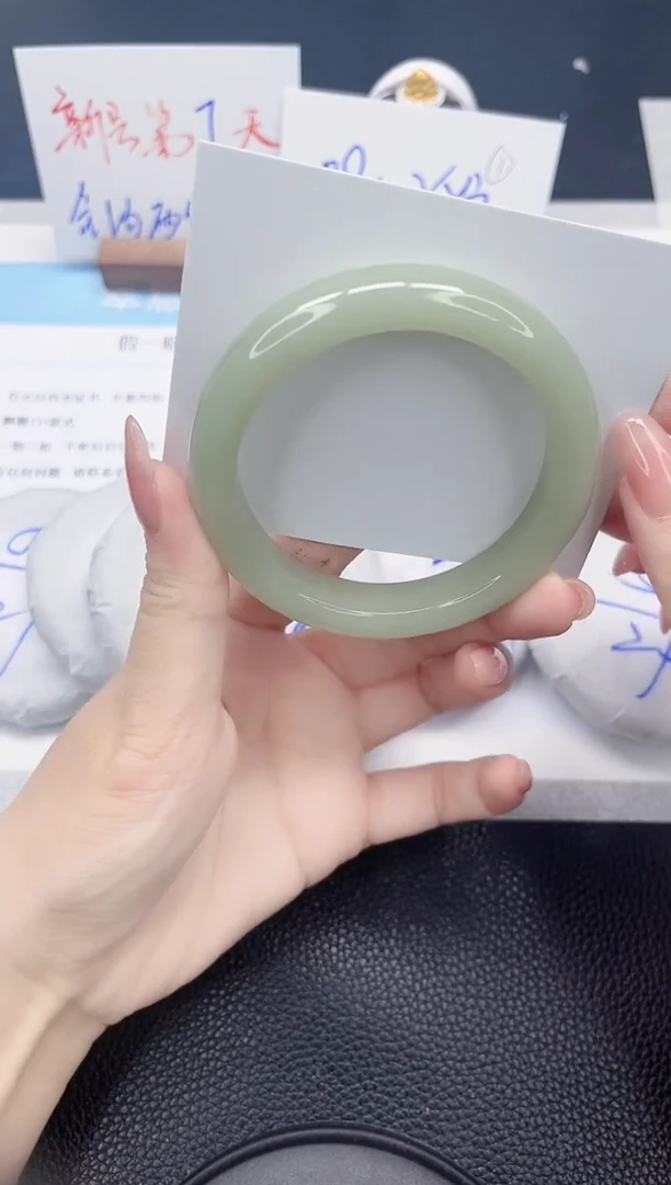 未镶嵌手镯石英质玉30-58.5