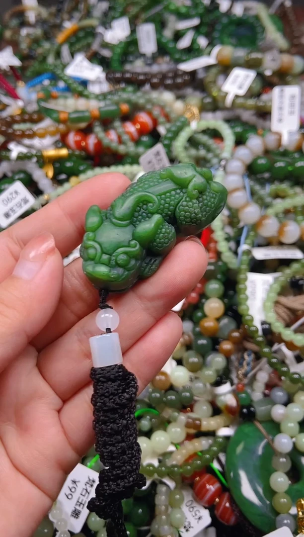 和田玉未镶嵌颈饰1