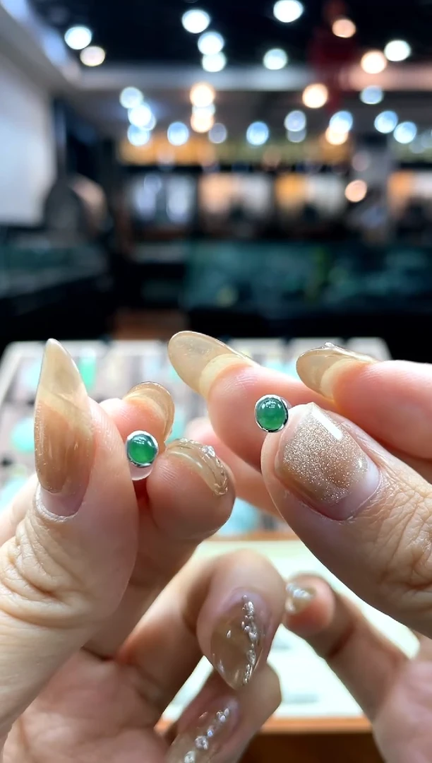 【闪购商品】翡翠耳饰18K金镶嵌耳钉