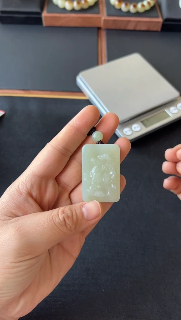 【闪购商品】和田玉吊坠(赠链)未镶嵌且末微色差