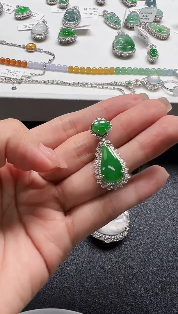 颈饰18K金镶嵌翡翠KGJH1108-034