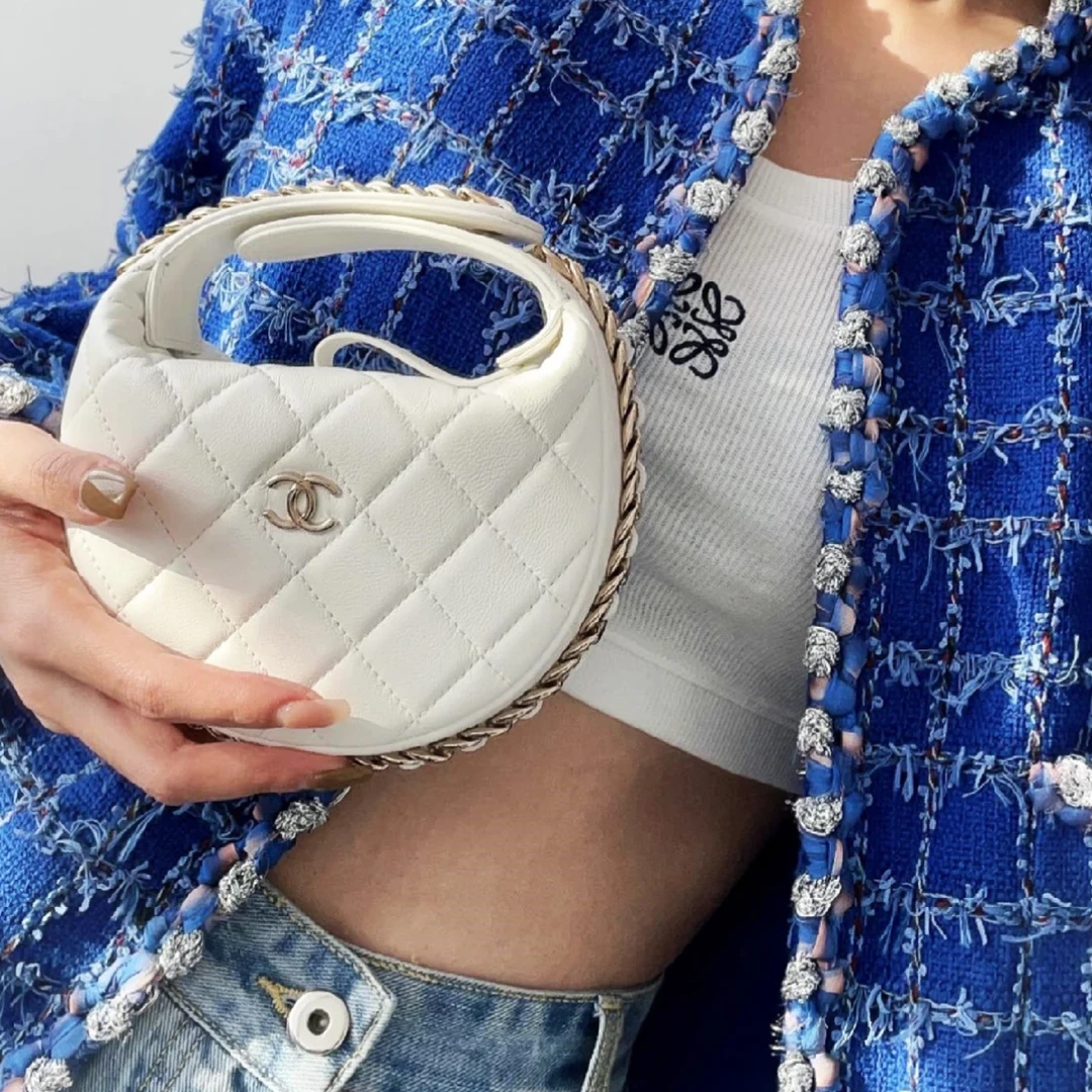 99新 Chanel/香奈儿 专柜27000 23年白金呼啦圈手提包B5823