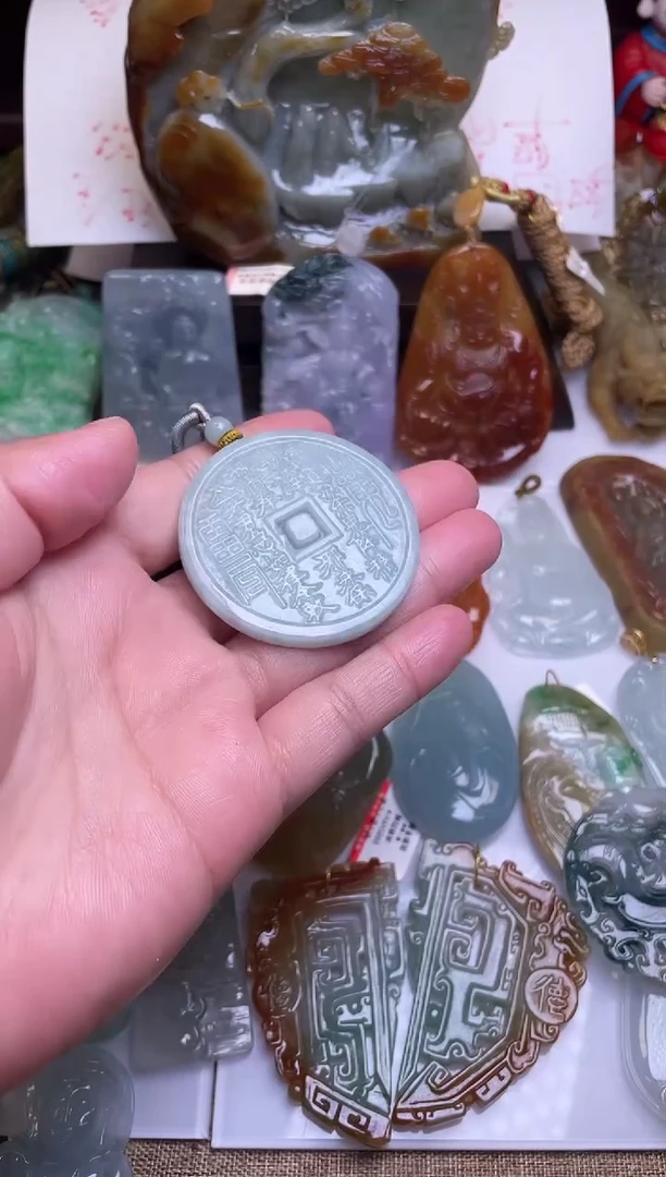 颈饰未镶嵌翡翠山鬼