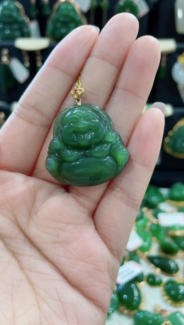 颈饰18K金镶嵌和田玉（碧玉）佛公
