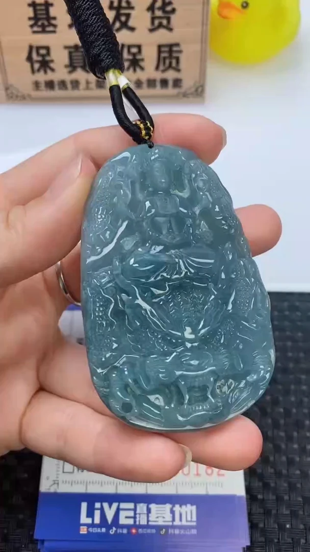 翡翠未镶嵌颈饰