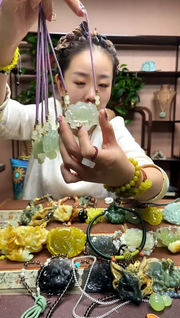 未镶嵌岫玉吊坠多样性发货发其中之一