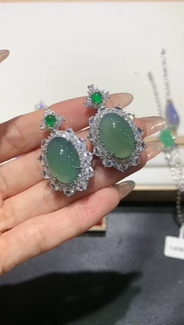 【闪购商品】翡翠吊坠(不含链)未镶嵌3多人多样性随机发货1件