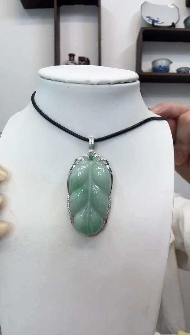 颈饰银S925镶嵌翡翠叶子