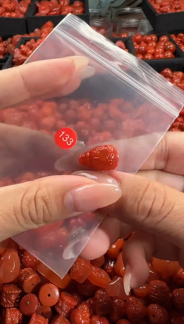 颈饰未镶嵌南红玛瑙1