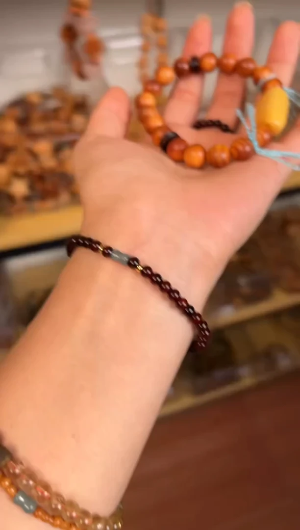 非洲檀香无事牌小叶紫檀单圈4mm+蓝翡竹节