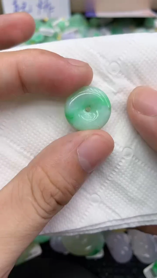翡翠未镶嵌颈饰111111111